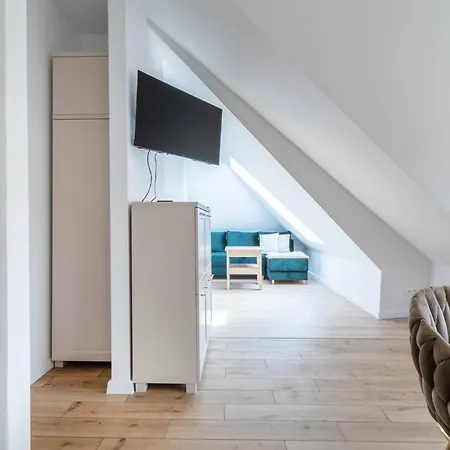 Azarentier4 * Poznań