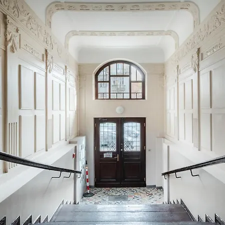 Azarentier4 Apartament